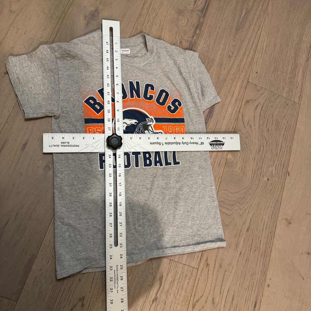 Team NFL Denver Broncos Football Gray T Shirt Mens Small S - Picture 6 of 6